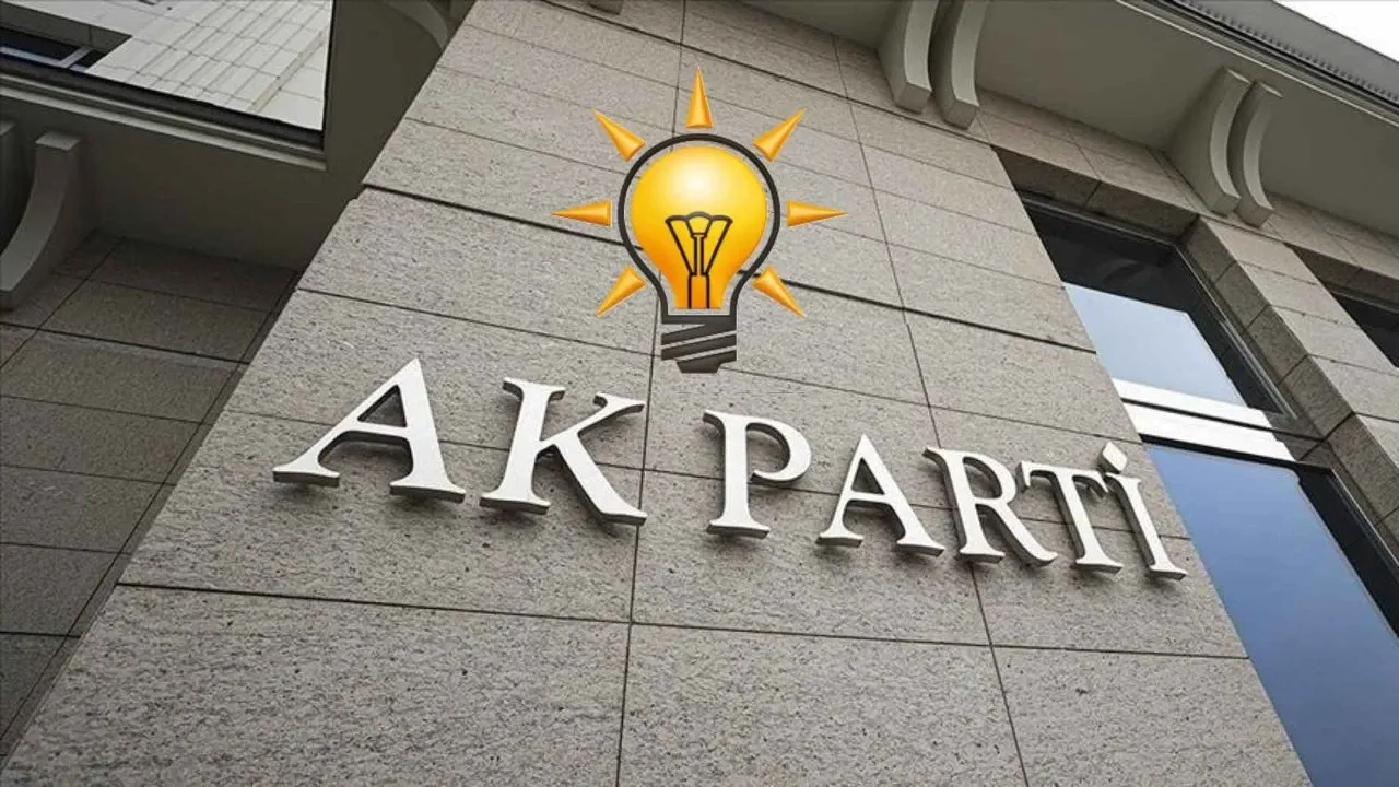 AK Parti'de 3 isim görevden alındı