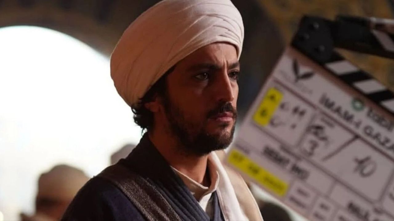 Ünlü oyuncudan dikkat çeken hazırlık! "Kur’an-ı Kerim okumaya başladım"