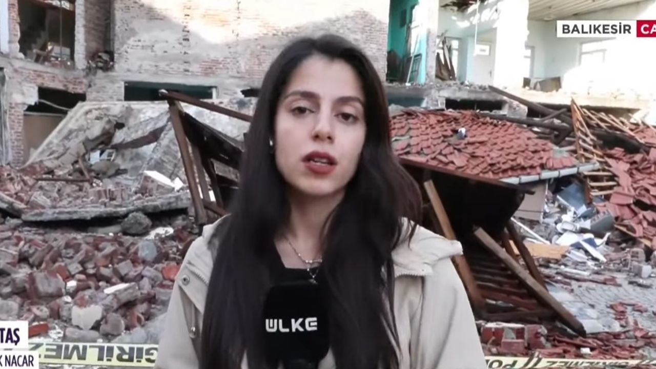 Sındırgı'da peş peşe depremler! Çöken binaları ÜLKE TV görüntüledi