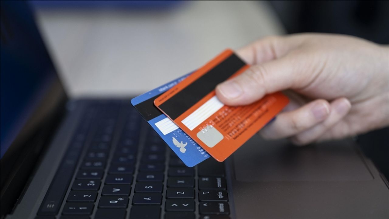 Kredi kartı ve faiz düzenlemesi Resmi Gazete'de!