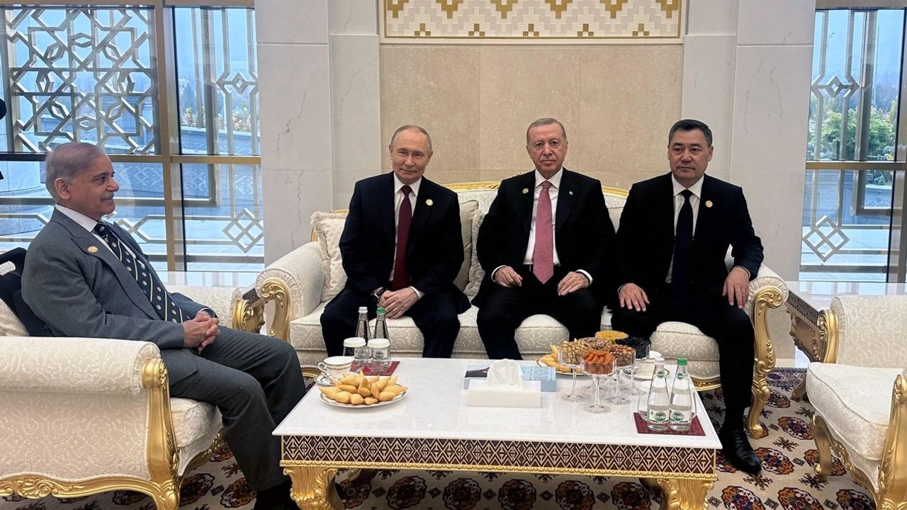 Erdoğan ile Putin yüz yüze görüştü