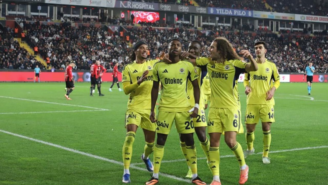 Fenerbahçe’de 2 isim yolcu!