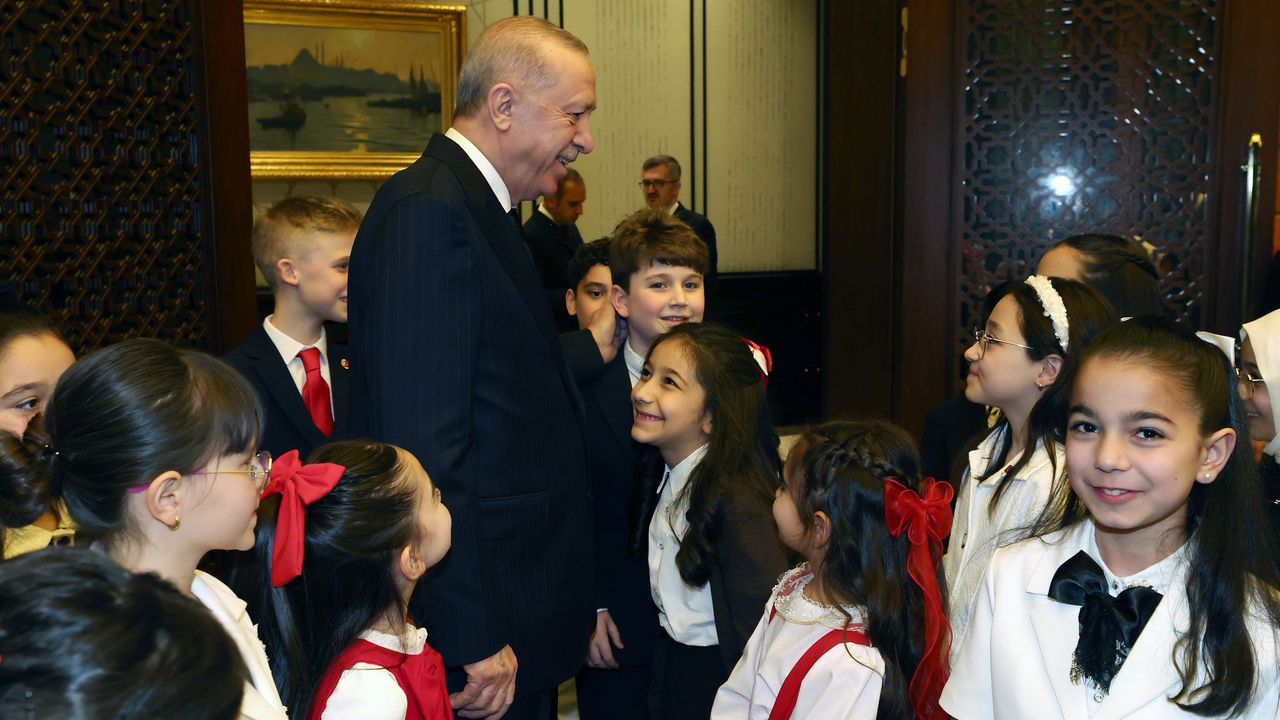 Erdoğan, çocuklarla bir araya geldi! Külliyede duygusal anlar