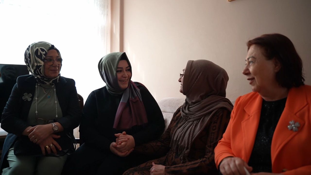 AK Parti İstanbul Milletvekilleri Anneler Günü’nde sahadaydı