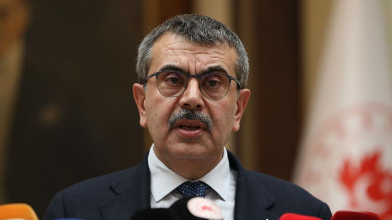 Bakan Tekin duyurdu! Ara tatil kalkıyor mu?