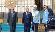 Cumhurbaşkanı Erdoğan Tokayev'i resmi törenle karşıladı