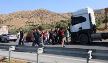 Peş peşe korkunç kazalar! 5 km trafik oluştu