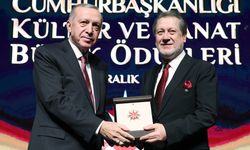 Erdoğan'dan sanatçı Ahmet Özhan'a ödül