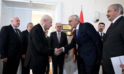 Ahmet Türk'ten Devlet Bahçeli'ye anlamlı hediye