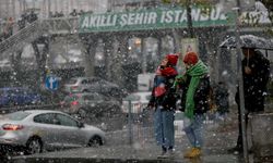 ☃️Mart kapıdan baktırdı! İstanbul'a kar yağdı ❄️ Meteoroloji'den 3 günlük hava durumu raporu...