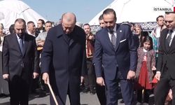 Erdoğan, Nevruz ateşini yaktı ve üzerinden atladı