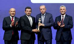 İhracat şampiyonu BAYKAR! Selçuk Bayraktar ödülü Erdoğan'dan aldı