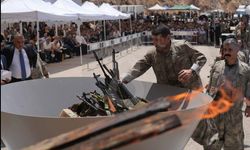 Süleymaniye'de tarihi gün: PKK silahları yaktı