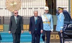 Cumhurbaşkanı Erdoğan Tokayev'i resmi törenle karşıladı