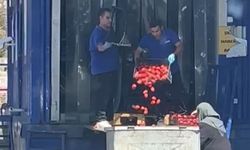 Zincir markette kasalarca domatesi çöpe döktüler! Bakanlık harekete geçti