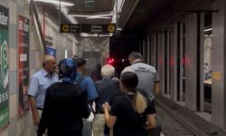 Çocukların şakası kötü bitti! Metro raylarına düşen adam ölümden döndü