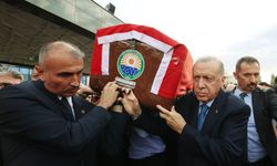 Erdoğan'dan dava arkadaşına vefa: Tabutuna omuz verdi
