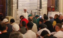 İstanbul'da aileler sabah namazında buluştu
