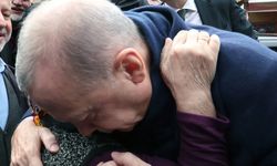 Baba ocağında sevgi seli! Erdoğan'ı hemşehrileri bağrına bastı