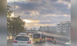 Alkollü İETT şoförü bariyerlere çarptı! Yaralılar var