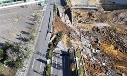 İstanbul'da yol çöktü