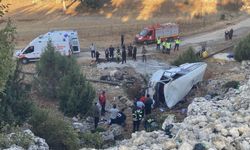 Mersin'de işçi servisi şarampole devrildi: 5 ölü, 14 yaralı