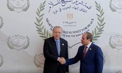 Tarihi zirve! Cumhurbaşkanı Erdoğan Mısır’da!
