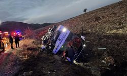 Yolcu otobüsü devrildi: Ölü ve yaralılar var