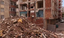 Ev yıkılınca acı gerçek ortaya çıktı