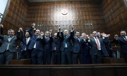 CHP ve Yeniden Refah’tan AK Parti’ye katılım! Rozetlerini Erdoğan taktı