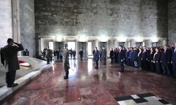 Bakan Yusuf Tekin ve öğretmenlerden Anıtkabir'e ziyaret
