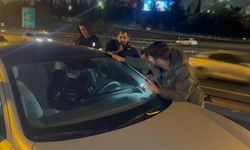 Bu neyin kafası! Aracını sol şeride çekerek uyudu