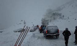 Çığ düştü: 3 çoban kar altında kaldı