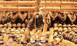 33 bin dolar değerindeki altın kolyeyi yuttu!