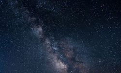 12 milyar yıl öncesine ait dev galaksi keşfedildi!