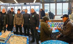 Montella bizden biri... Baba ve oğlunun balık ekmek keyfi