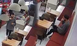 Çiğköftecide mide bulandıran görüntü! Kılları koparıp içine attı