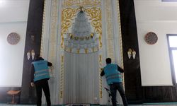 Yükümlüler camileri temizleyerek ramazana hazırlıyor