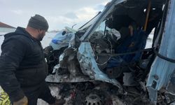 Belediye otobüsü ve minibüs çarpıştı! Yaralılar var