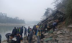 Otobüs nehre düştü! 19 kişi hayatını kaybetti