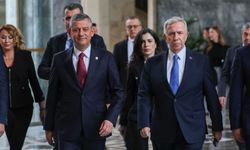 Özgür Özel durdurulamıyor! Hakaretler savurdu...