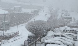 Gece saatlerinde başladı, kar ilçeyi beyaza bürüdü!