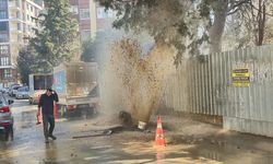 İstanbul'da boru patladı! Sular apartman boyunu aştı