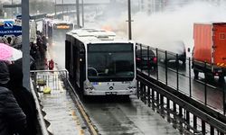 İstanbul'da metrobüste yangın!