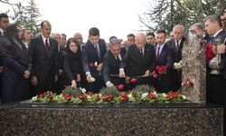 Devlet Bahçeli, Alparslan Türkeş'in kabrini ziyaret etti