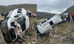 Muş’ta kaza: Minibüs dere yatağına yuvarlandı