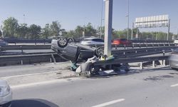 İstanbul'da feci kaza! Araç takla attı, trafik felç oldu