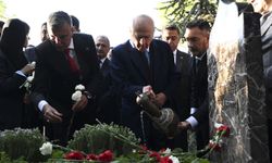 Devlet Bahçeli, Alparslan Türkeş'in kabrini ziyaret etti
