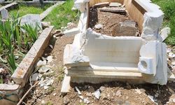 Bolu Gerede'de kimliği belirsiz kişiler iki mezarı tahrip etti
