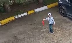 5 yaşındaki çocuğun bayrak hassasiyeti duygulandırdı!